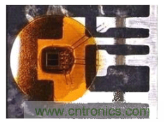 圖2：對于車用級R2Coupler產(chǎn)品如ACPL-M43T光電耦合器，Avago使用雙線強化關鍵功能連接