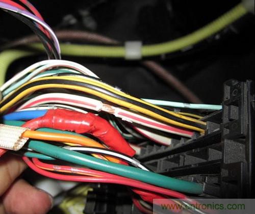 控制線25線--黃底紅條，電容器輸出線為最大的藍(lán)色線，接蓄電池正極的線為白底紅條粗線