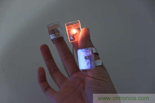 LED多點觸控手套DIY：把各部分焊接起來，測試