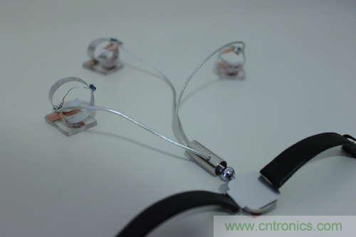 LED多點觸控手套DIY：把各部分焊接起來，測試