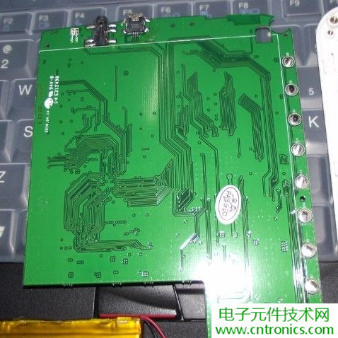 探秘電子紙！一款電紙書的電子墨水屏拆解