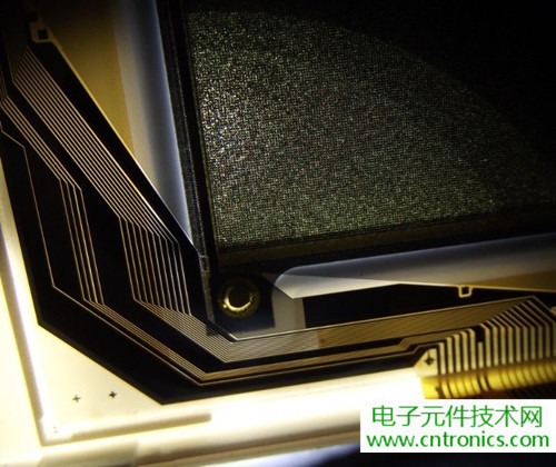 探秘電子紙！一款電紙書的電子墨水屏拆解