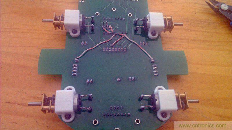 牛人力作！PCB版藍(lán)牙智能小車(chē)DIY