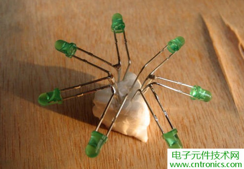 工科男的圣誕禮物:簡(jiǎn)易LED圣誕樹(shù)DIY