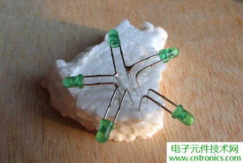 工科男的圣誕禮物:簡(jiǎn)易LED圣誕樹(shù)DIY