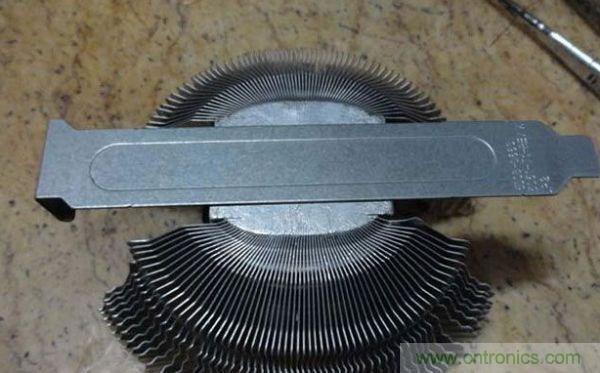 變廢為寶！風(fēng)扇散熱器變身山寨LED燈