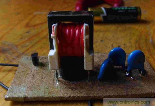 DIY單管自激，領(lǐng)略高壓電火花風(fēng)采