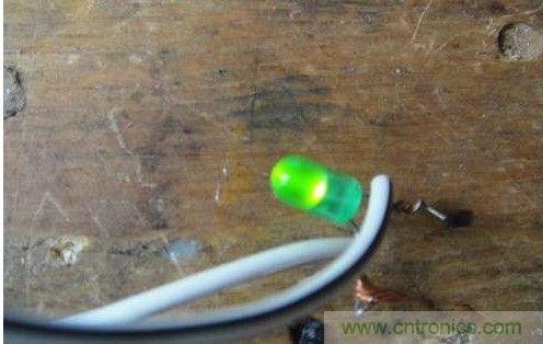 創(chuàng)意DIY！迷你風(fēng)力發(fā)電機！