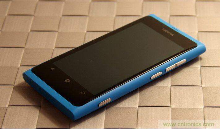 拆解諾基亞Lumia800,做工依舊精細(xì)！