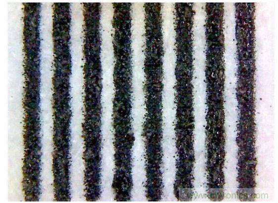 施樂(Xerox) Workcentre 5775(5mil的線寬和間距&mdash;&mdash;顯微鏡圖像)。這是一張好得多的打印圖