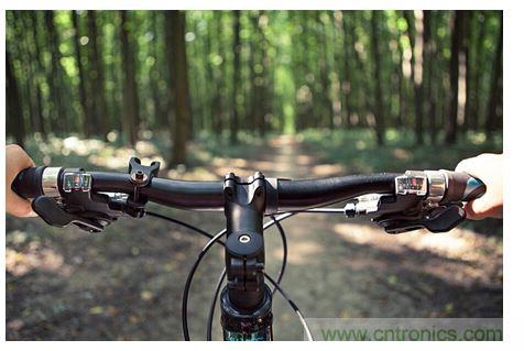 自行車車把中，觸覺反饋的使用示例