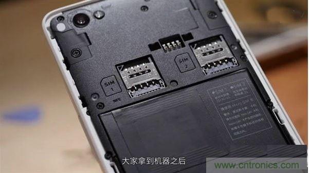 爆拆堅果手機(jī)內(nèi)部結(jié)構(gòu)