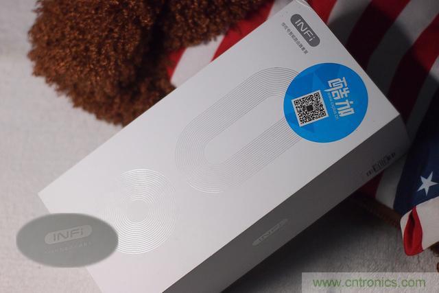 路由器也跟風(fēng)玩分體設(shè)計(jì)，你咋不上天呢？