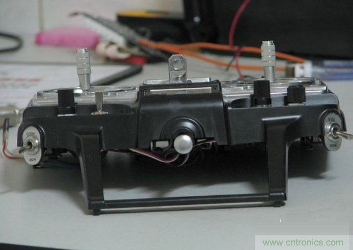 無人機 DIY 制作全過程，酷得不要不要的！