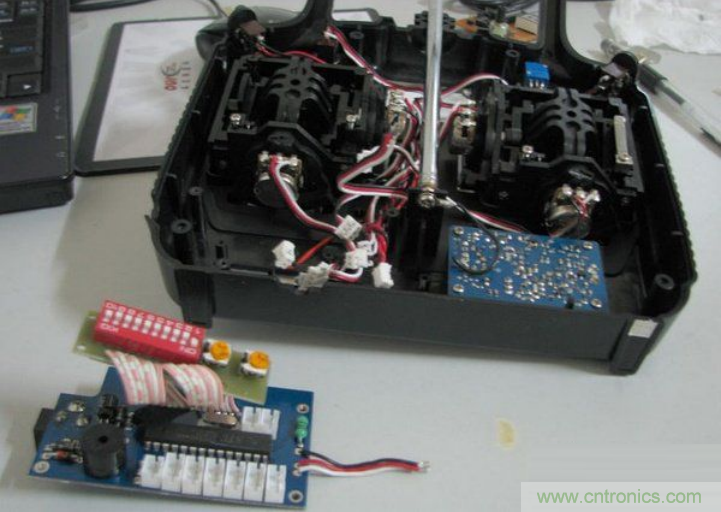 無人機 DIY 制作全過程，酷得不要不要的！