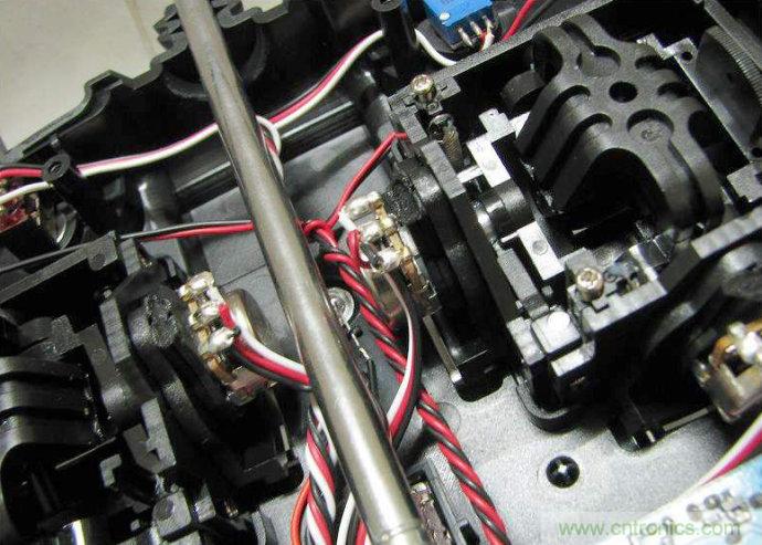 無人機 DIY 制作全過程，酷得不要不要的！