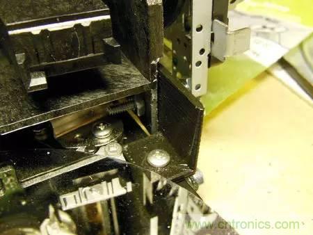 廢舊收音機(jī)如何變身成酷炫機(jī)器人？