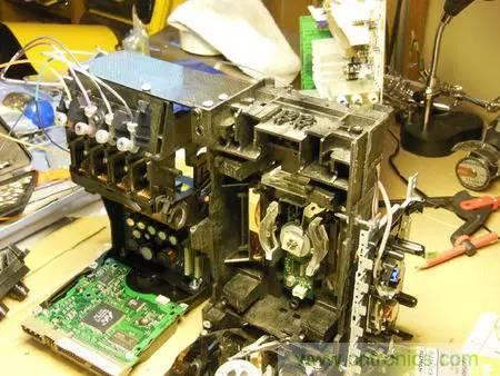 廢舊收音機(jī)如何變身成酷炫機(jī)器人？