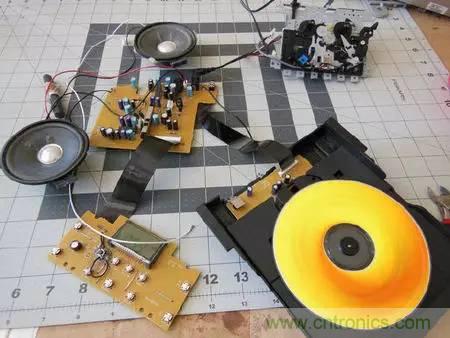 廢舊收音機(jī)如何變身成酷炫機(jī)器人？