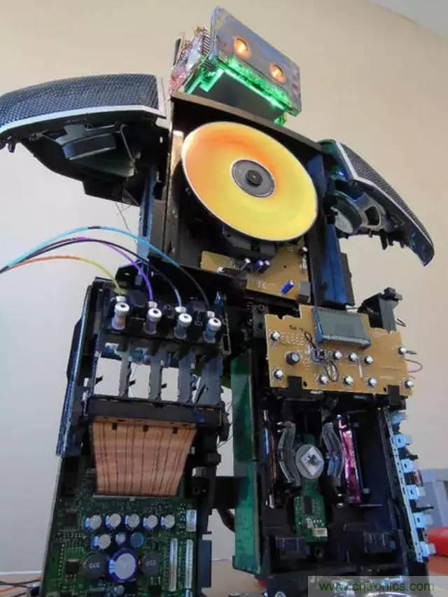 廢舊收音機(jī)如何變身成酷炫機(jī)器人？