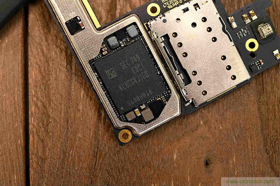 拆解魅族15 Plus：玩轉(zhuǎn)了新概念，但其工藝究竟如何？