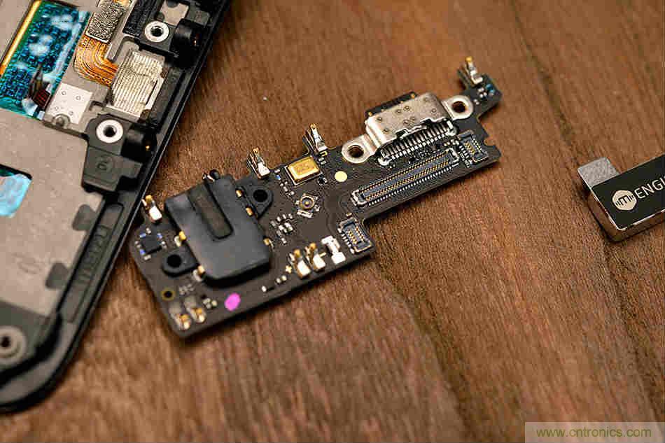 拆解魅族15 Plus：玩轉(zhuǎn)了新概念，但其工藝究竟如何？