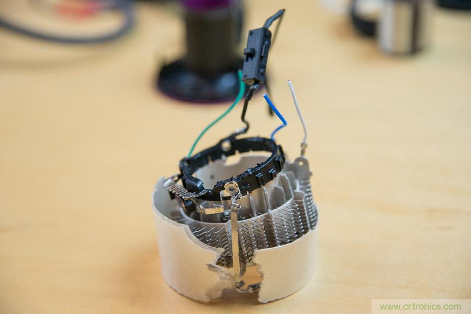 拆解戴森吹風機：近三千元的價格貴在哪？