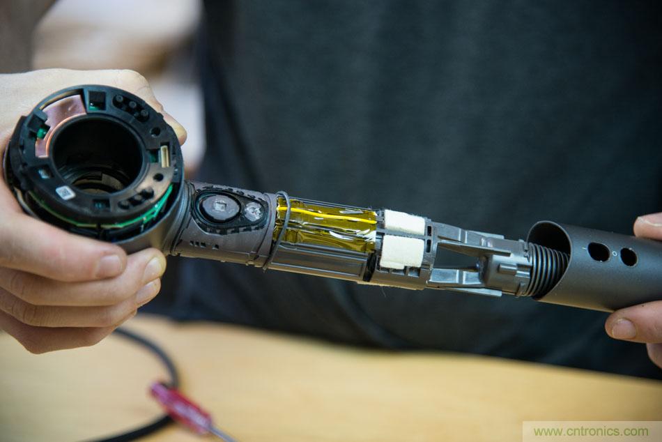 拆解戴森吹風機：近三千元的價格貴在哪？