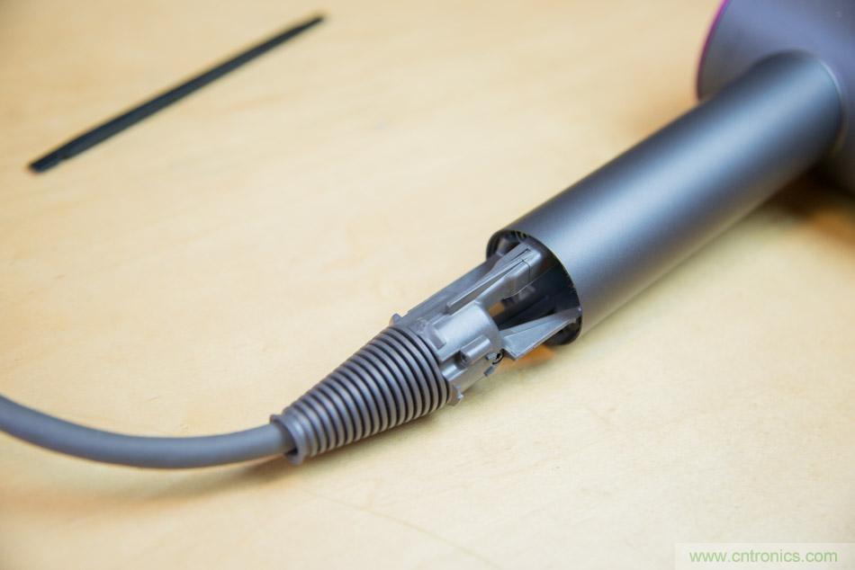 拆解戴森吹風機：近三千元的價格貴在哪？