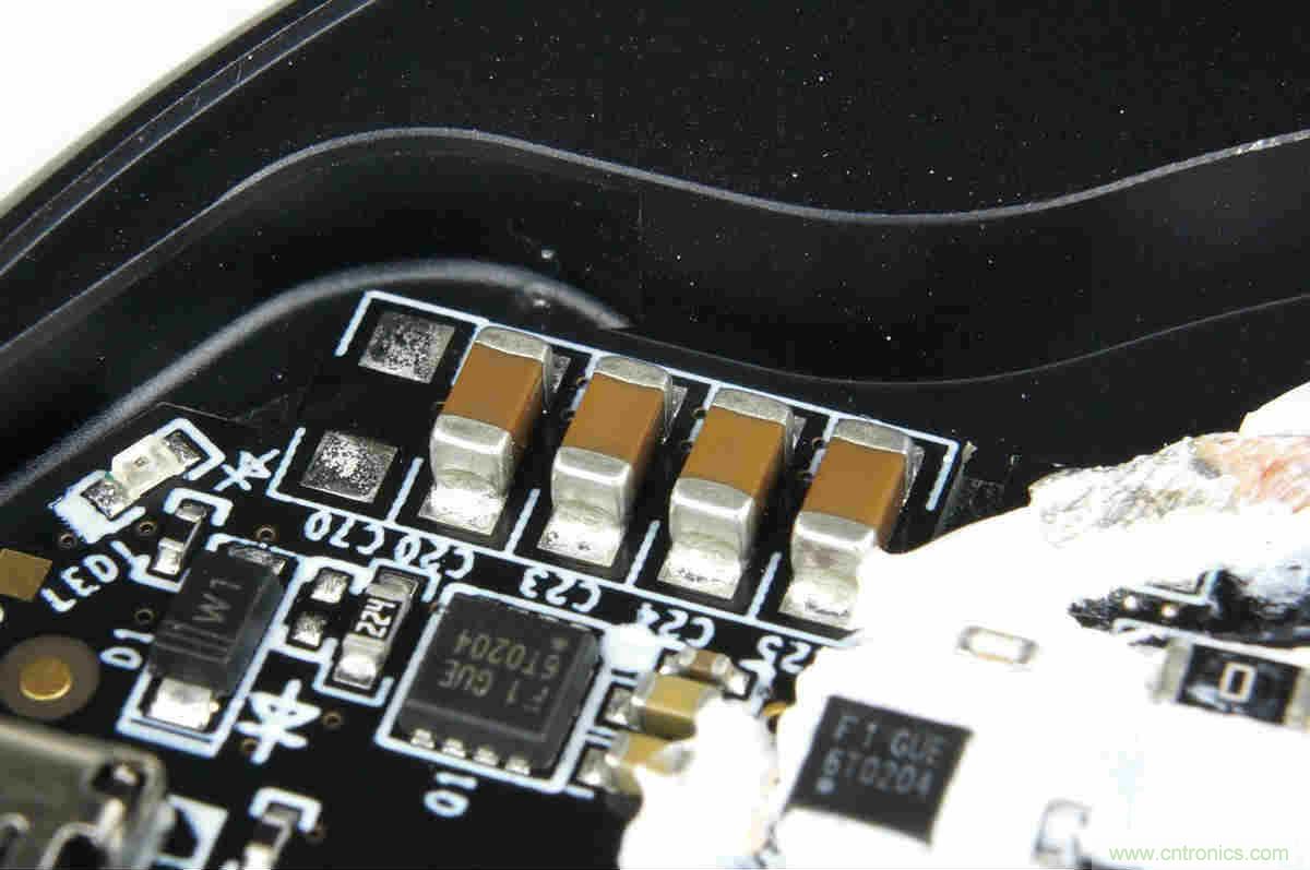 拆解對比：系出同門，小米、紫米無線充電器的差別有多大？