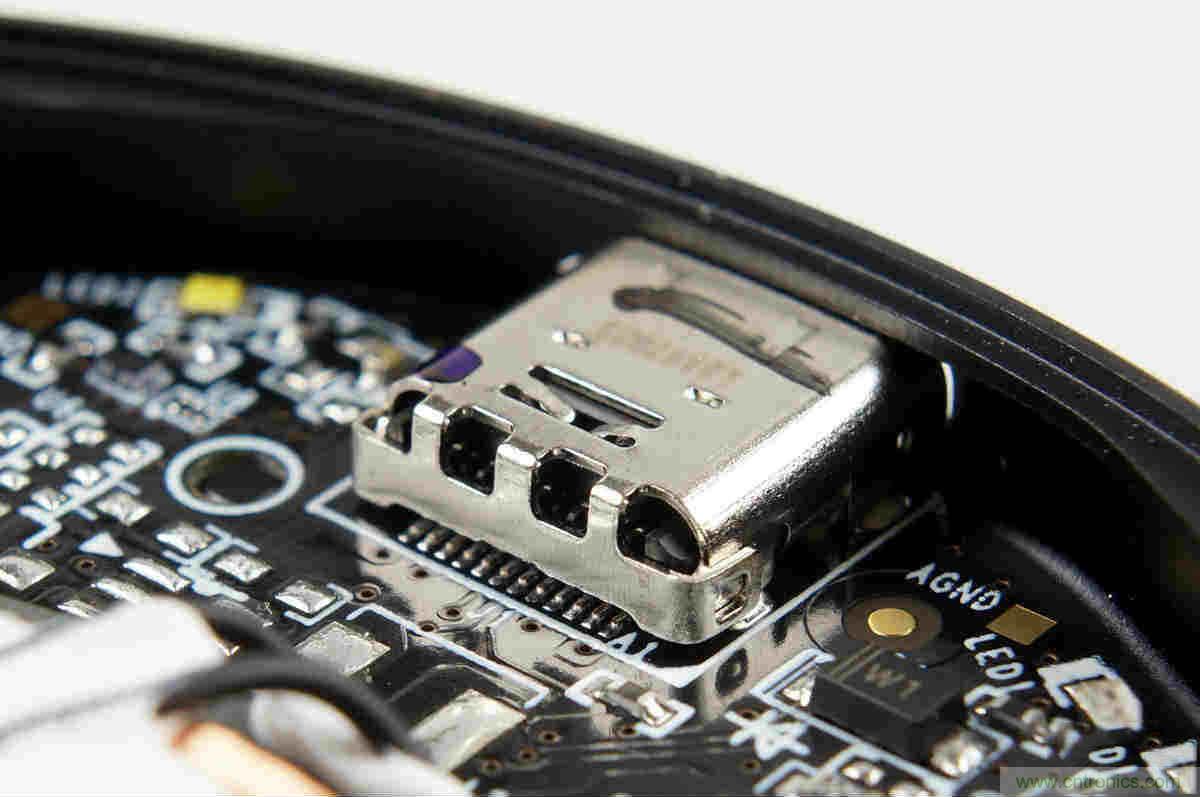 拆解對比：系出同門，小米、紫米無線充電器的差別有多大？