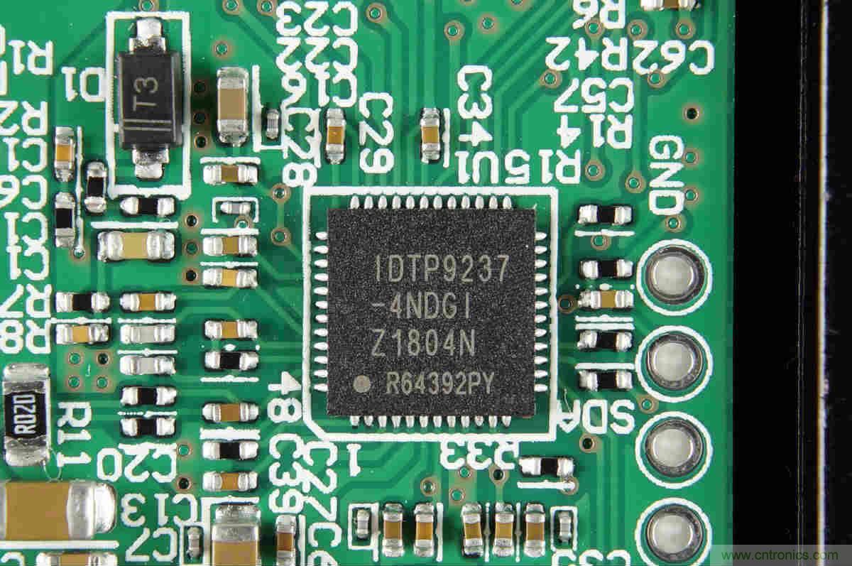 拆解對比：系出同門，小米、紫米無線充電器的差別有多大？