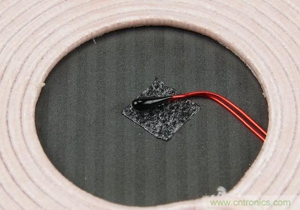 拆解對比：系出同門，小米、紫米無線充電器的差別有多大？