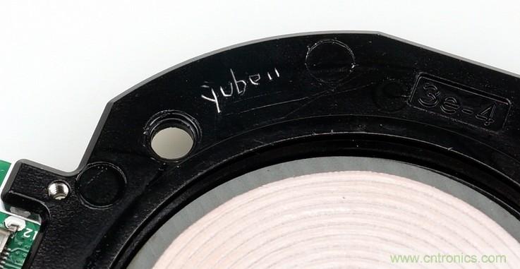 拆解對比：系出同門，小米、紫米無線充電器的差別有多大？