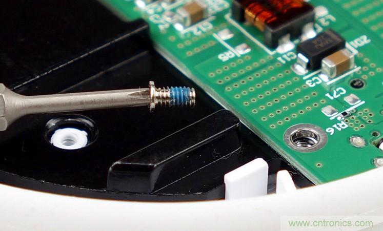 拆解對比：系出同門，小米、紫米無線充電器的差別有多大？