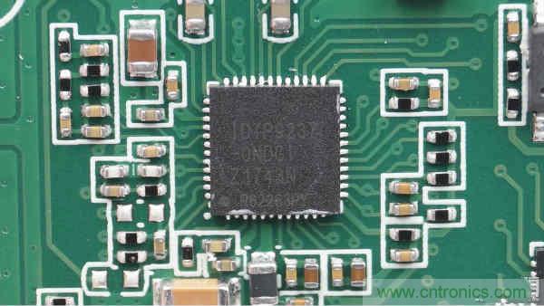 拆解華為保時捷設(shè)計快充無線充電器：憑啥能賣699？