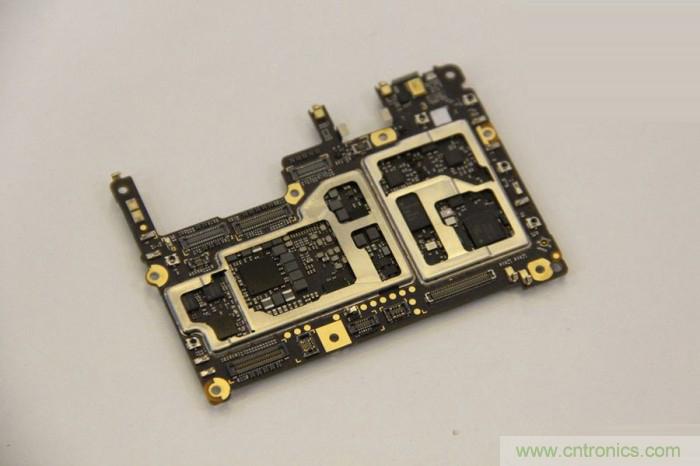 堅果R1拆解：內(nèi)部設(shè)計究竟如何？