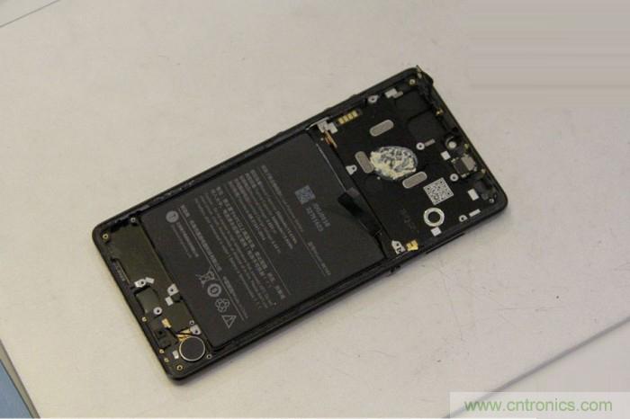 堅果R1拆解：內(nèi)部設(shè)計究竟如何？