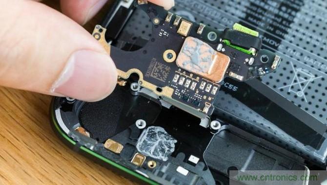 拆解黑鯊手機：多級直觸一體式液冷系統(tǒng)有什么門道？