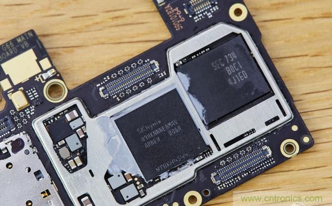 拆解黑鯊手機：多級直觸一體式液冷系統(tǒng)有什么門道？