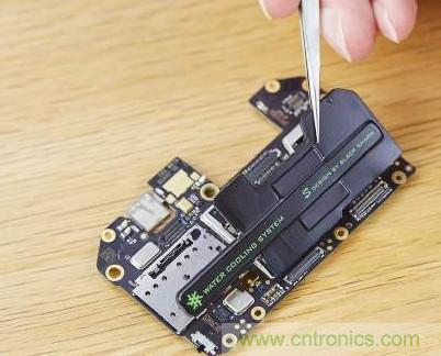 拆解黑鯊手機：多級直觸一體式液冷系統(tǒng)有什么門道？