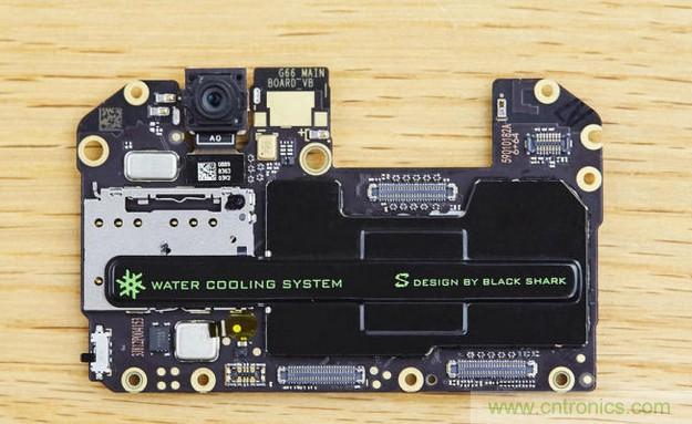 拆解黑鯊手機：多級直觸一體式液冷系統(tǒng)有什么門道？