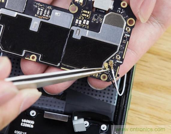 拆解黑鯊手機：多級直觸一體式液冷系統(tǒng)有什么門道？