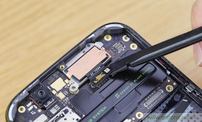 拆解黑鯊手機：多級直觸一體式液冷系統(tǒng)有什么門道？