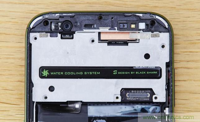 拆解黑鯊手機：多級直觸一體式液冷系統(tǒng)有什么門道？
