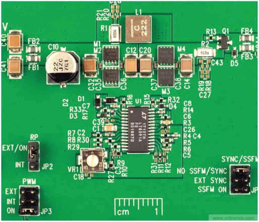一顆芯驅(qū)動(dòng)整個(gè)車(chē)前燈組，這個(gè)控制器是怎么做到滴？