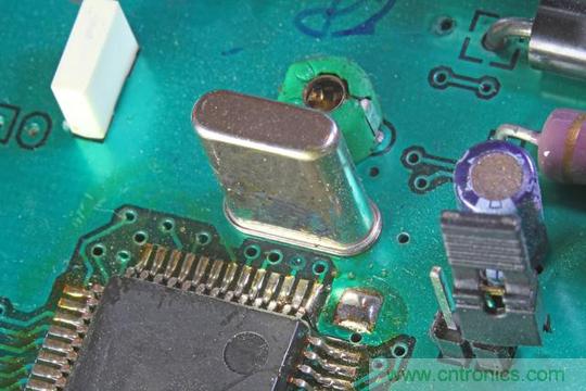 淺談晶體晶振區(qū)別、應(yīng)用范圍及用法