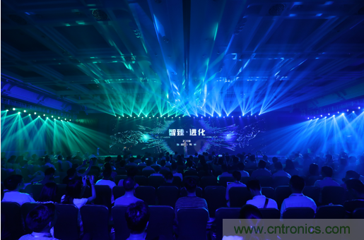 打破認(rèn)知！ITOO EDGE 5革命性智能中控上市在即，智能引擎如何為住宅注入智能化動(dòng)力