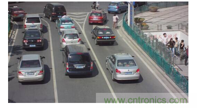 如何在車流涌動的道路上運用監(jiān)控系統(tǒng)？