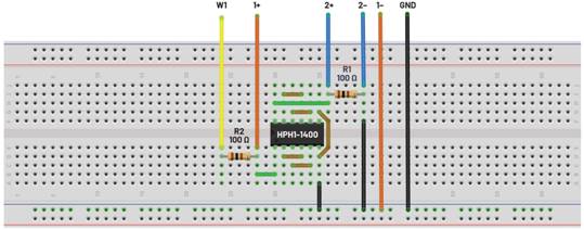   材料  ? ADALM2000主動學(xué)習(xí)模塊 ? 無焊試驗(yàn)板和跳線套件 ? 一臺HPH1-1400L 6繞組變壓器 ? 一臺HPH1-0190L 6繞組變壓器 ? 兩個100 Ω電阻  說明  在無焊試驗(yàn)板上構(gòu)建圖2所示的電路。需要使用此設(shè)置來測量初級/次級匝數(shù)比為1:1的三種不同配置下，兩個變壓器型號各自的頻率響應(yīng)。兩個紅色箭頭表示在初級和次級使用同一個線圈的配置中連接源電阻和負(fù)載電阻的位置。藍(lán)色箭頭對應(yīng)的是在初級和次級使用兩個串聯(lián)線圈的配置。綠色箭頭對應(yīng)的是在初級和次級使用三個串聯(lián)線圈的配置。